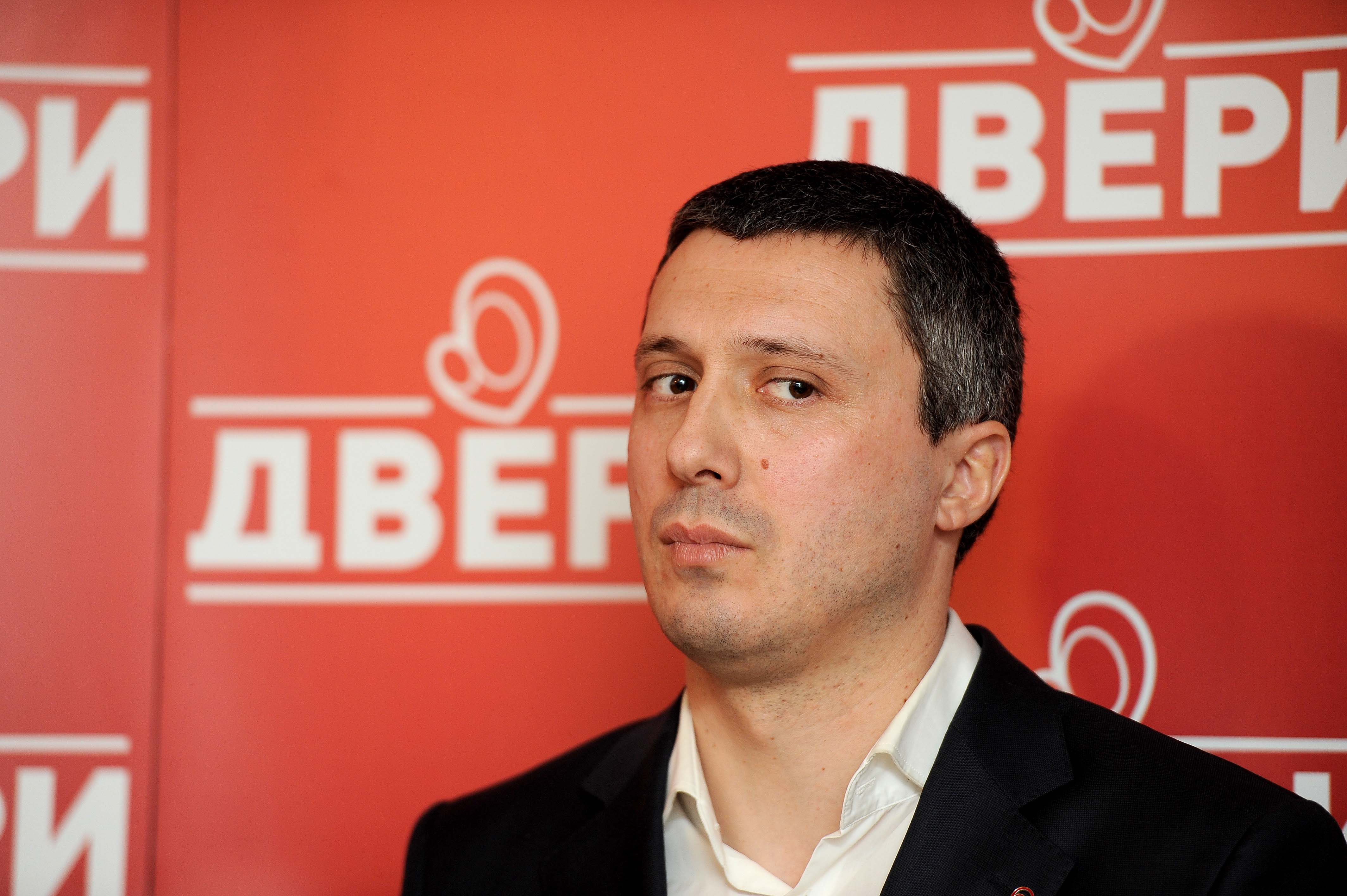 ДВЕРИЛА: Бошка Обрадовића зауставило обезбеђење на улазу у СКУПШТИНУ! Збарнили му присуствовање наредних 20 дана, он запретио СВИМ ГЕРИЛСКИМ МЕТОДАМА БОРБЕ против Вучићевог режима 